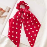 Scrunchi med et lille tørklæde - rød med hvide polka prikker